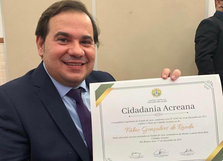 Médico que atua há mais de 10 anos no Acre, Dr. Rueda recebe o Título de Cidadão Acreano